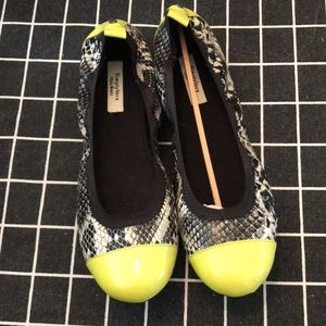 Simply Vera Vera Wang flats